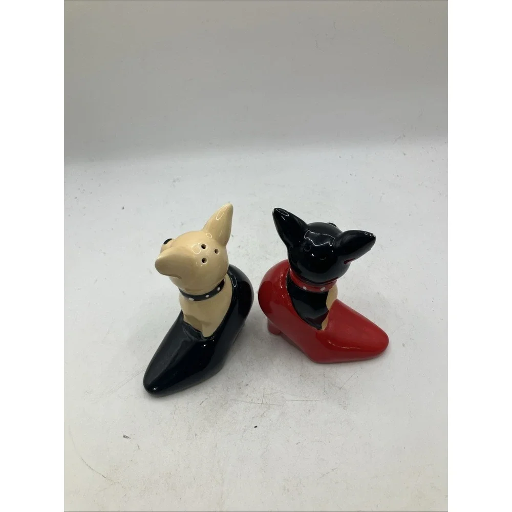 Kissing Chihuahua Dogs In Red And Black Pump Heel‎ Shoes Salt And Pepper Shakers